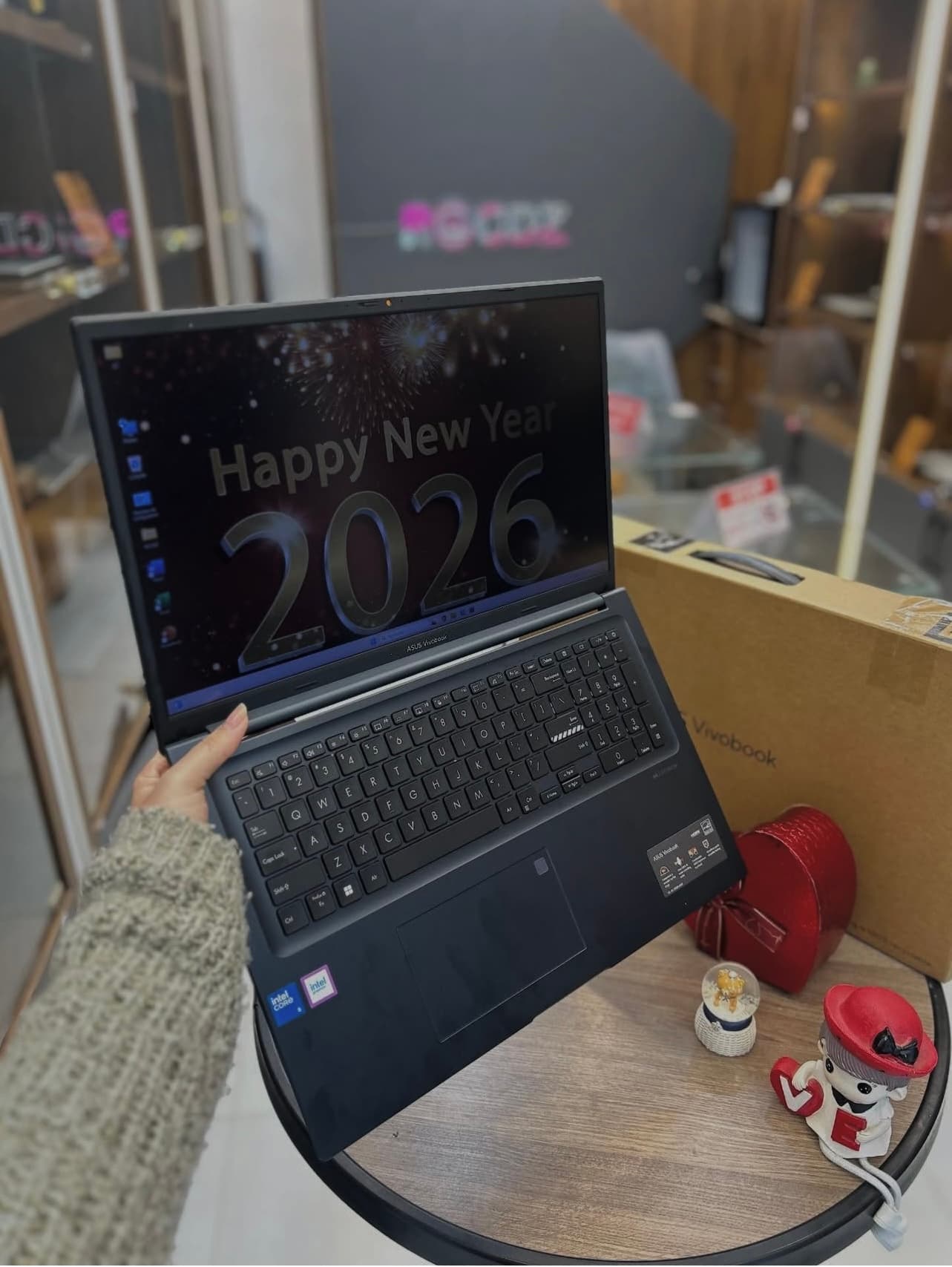 ASUS Vivobook 17 Neuf sous emballage  ( Ref : V15-114)  - 1