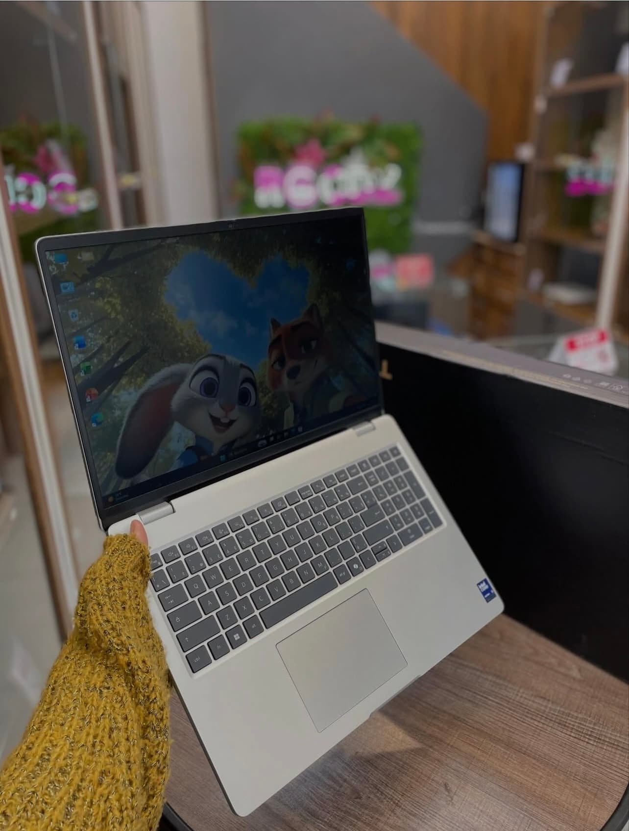 DELL Pro 16 peu utilisé avec sa boite ( Ref : V15-111)  - 1