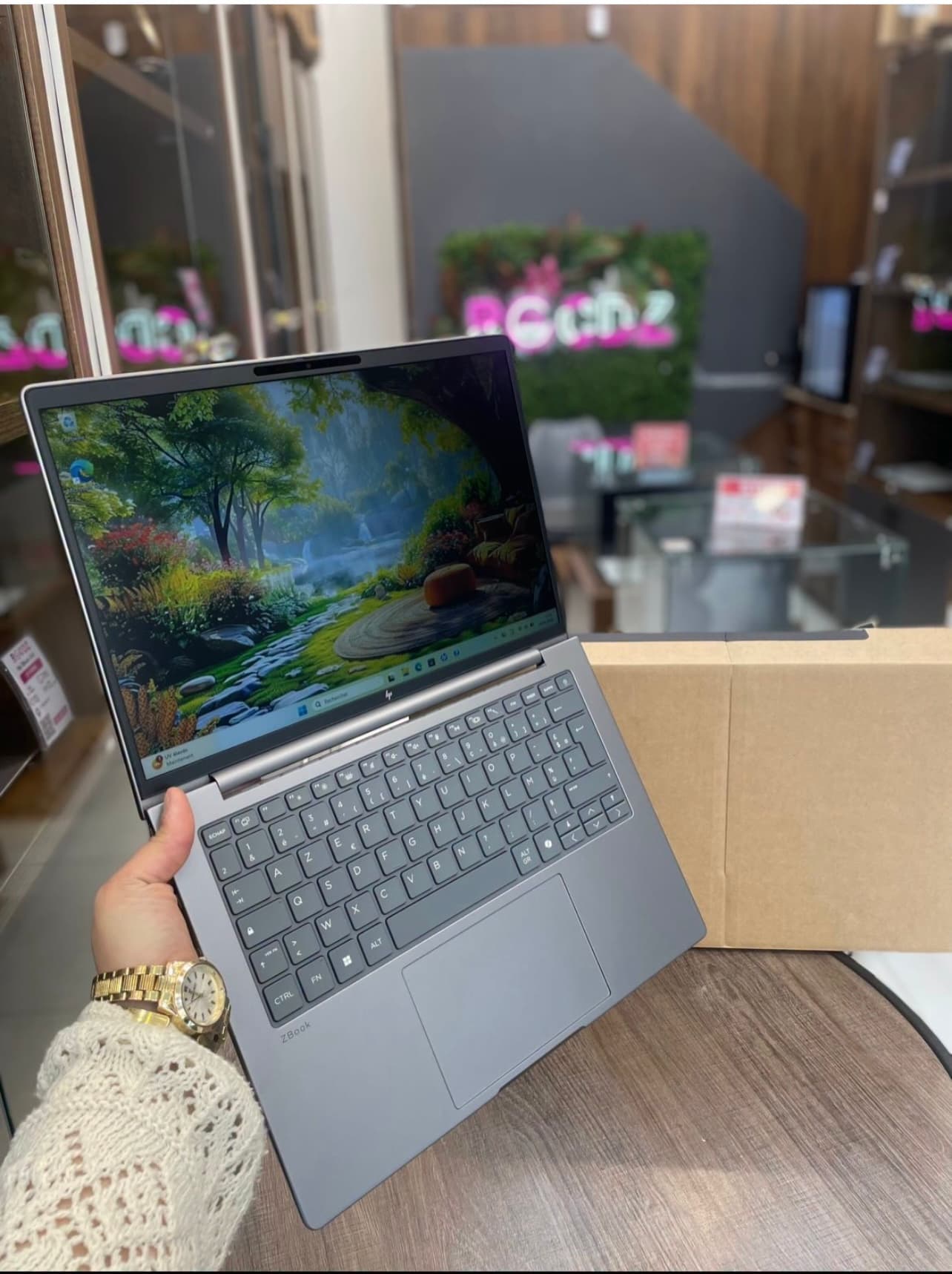 HP ZBook 8 G1ah 14 ( Ref : V16-123) - 1