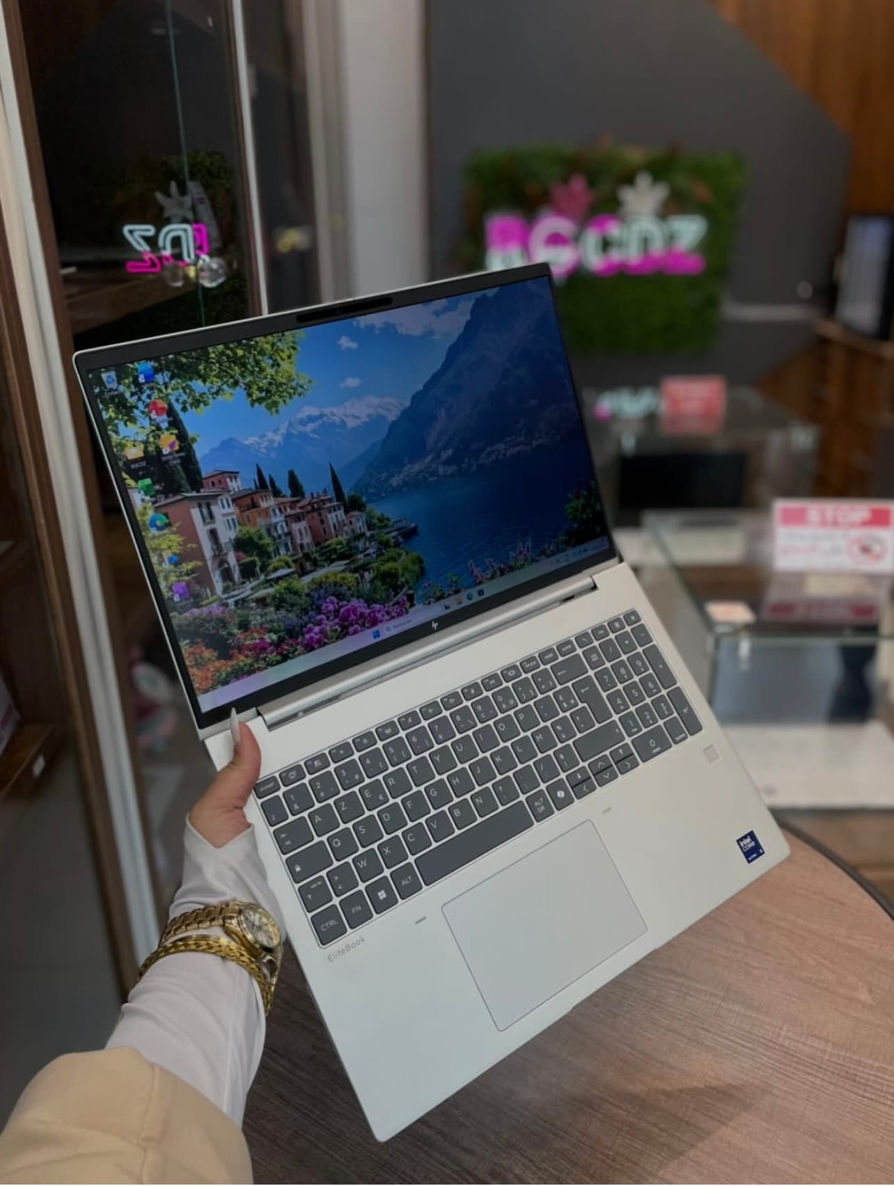 Hp EliteBook 6 G1i ( Ref : V10-80)  - 1