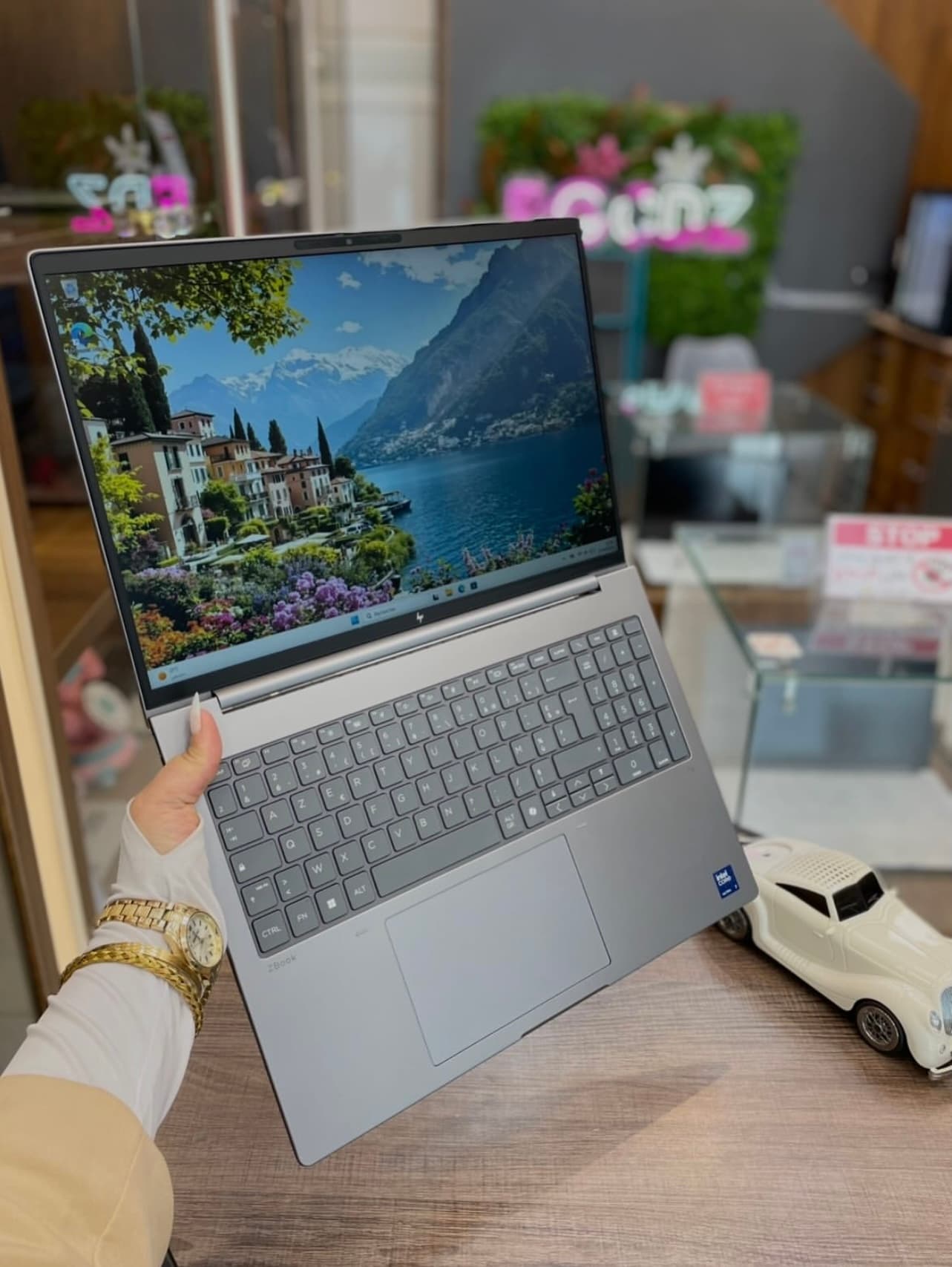 HP ZBOOK 8 G 1 ( Ref : V9-70) - 1